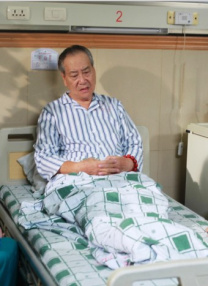 脱衣亲吻